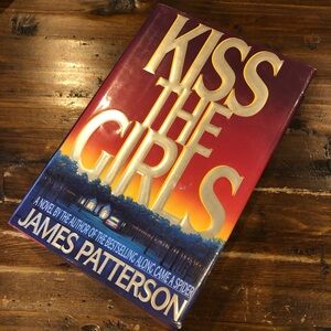 1️⃣st Edition Kiss the Girls